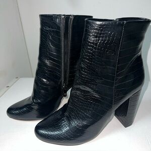 J.Renee Black Leather Ankle Snake Women boots Size 7,5